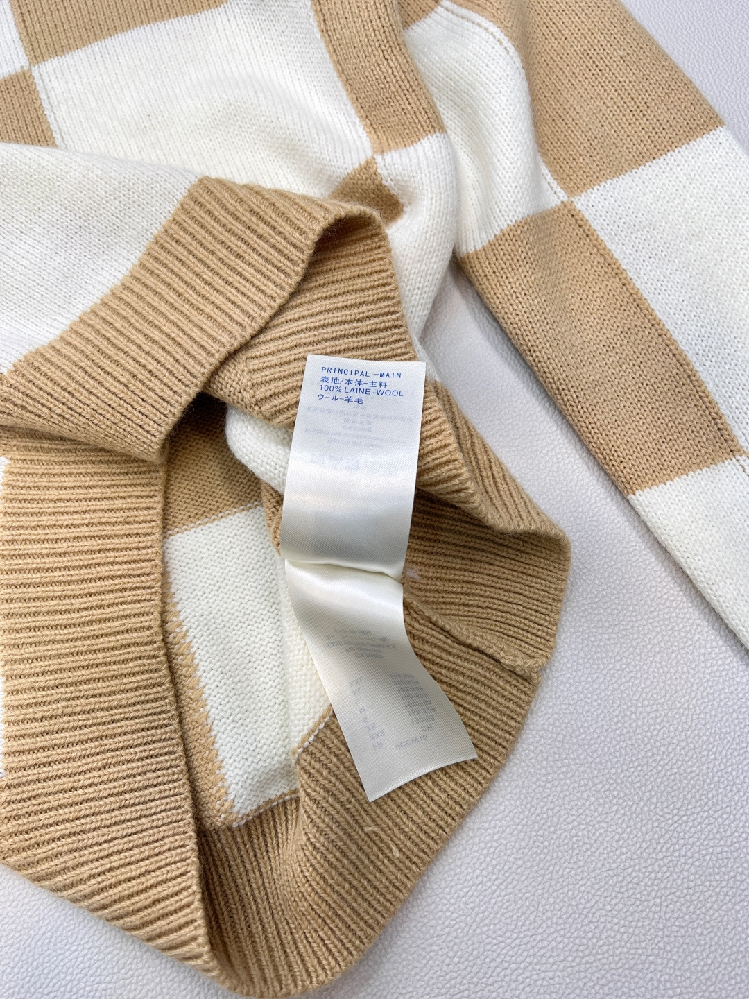 🆕LOUIS VUITTON新款棋盘格针织上衣， 个性的撞色棋盘格图案设计简直精致进骨子里了 高级感一下