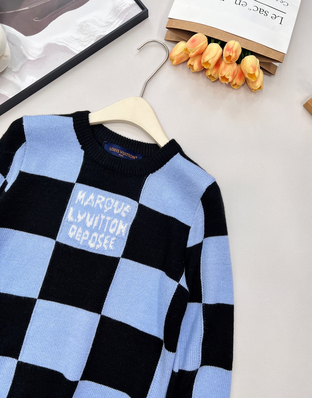 🆕LOUIS VUITTON新款棋盘格针织上衣， 个性的撞色棋盘格图案设计简直精致进骨子里了 高级感一下