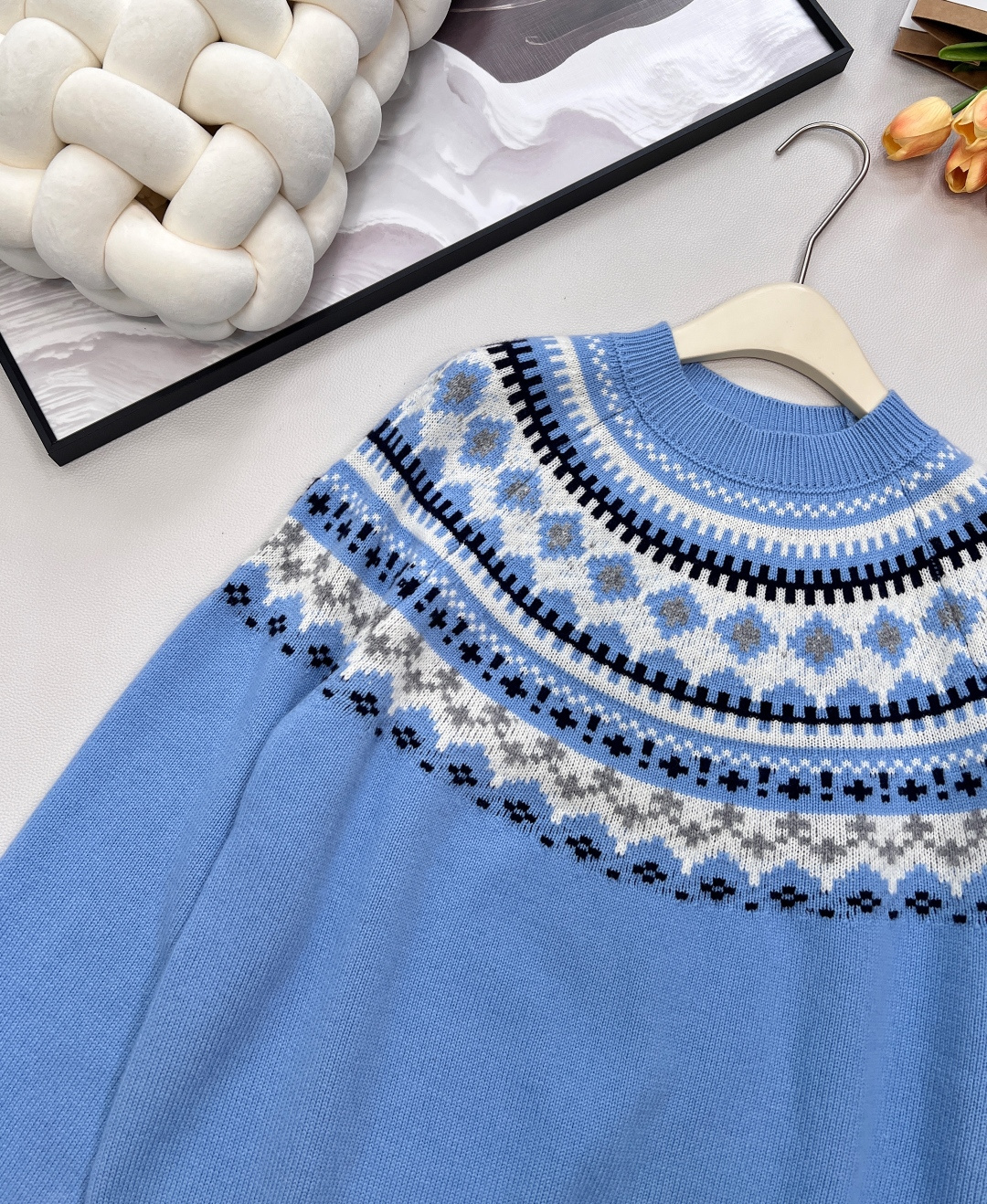 🆕Miumiu2025新款重工钩花圆领套头毛衣，定制YB羊毛针织材质，质感高级，舒适柔软，圆领长袖针织套