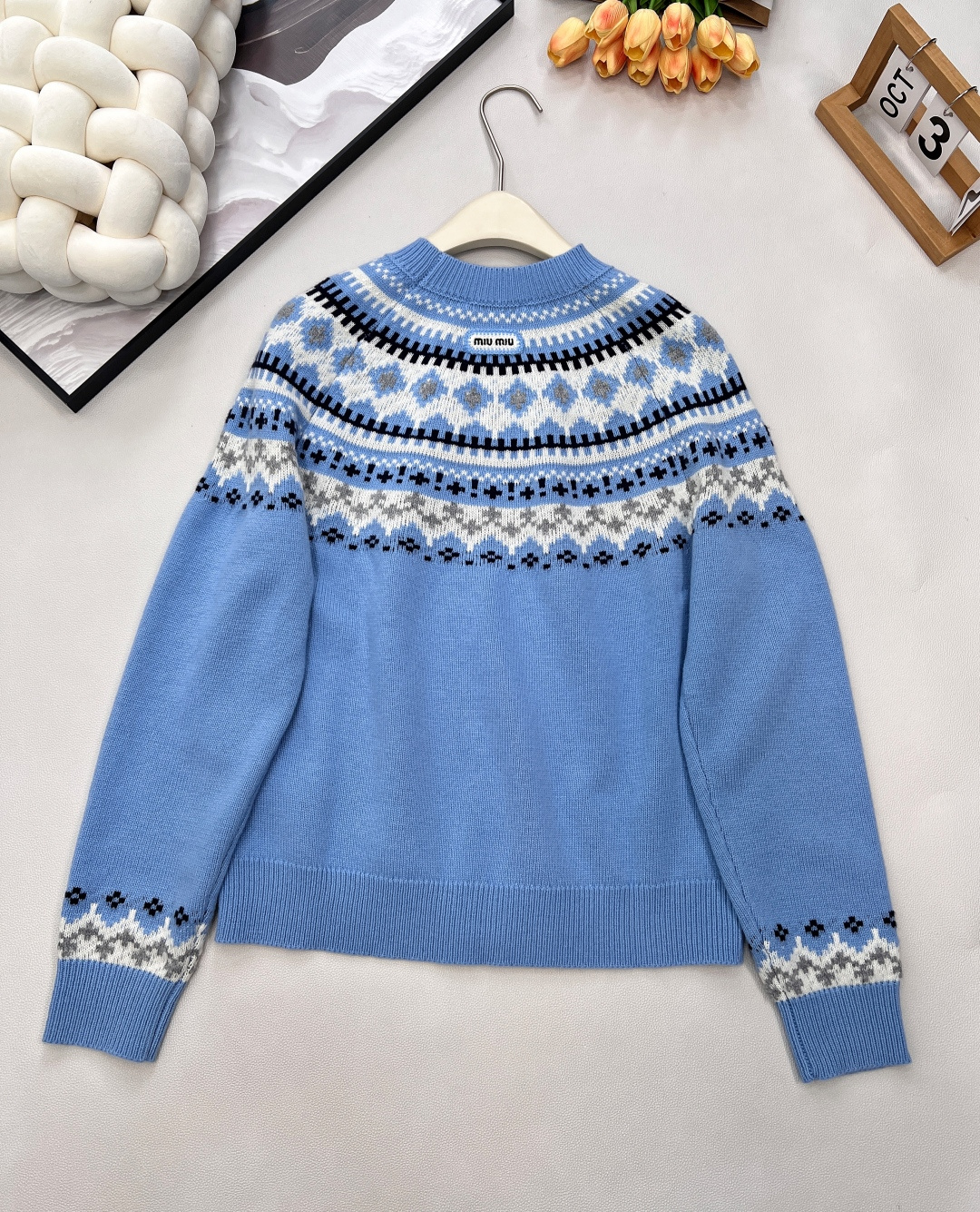 🆕Miumiu2025新款重工钩花圆领套头毛衣，定制YB羊毛针织材质，质感高级，舒适柔软，圆领长袖针织套