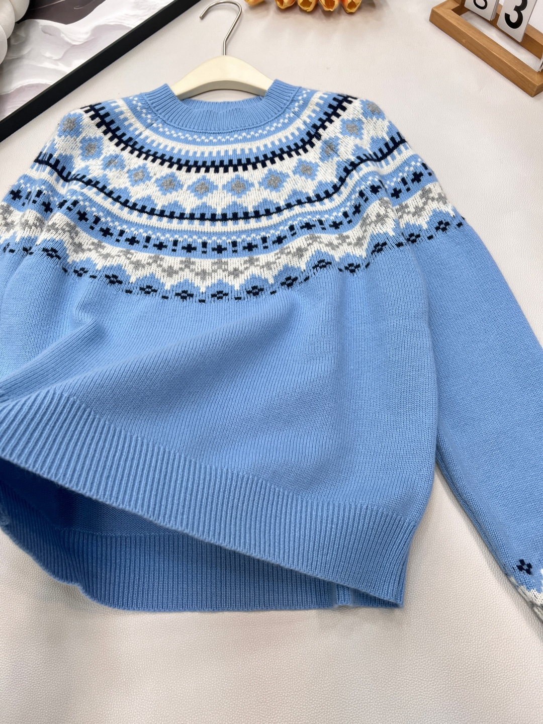 🆕Miumiu2025新款重工钩花圆领套头毛衣，定制YB羊毛针织材质，质感高级，舒适柔软，圆领长袖针织套