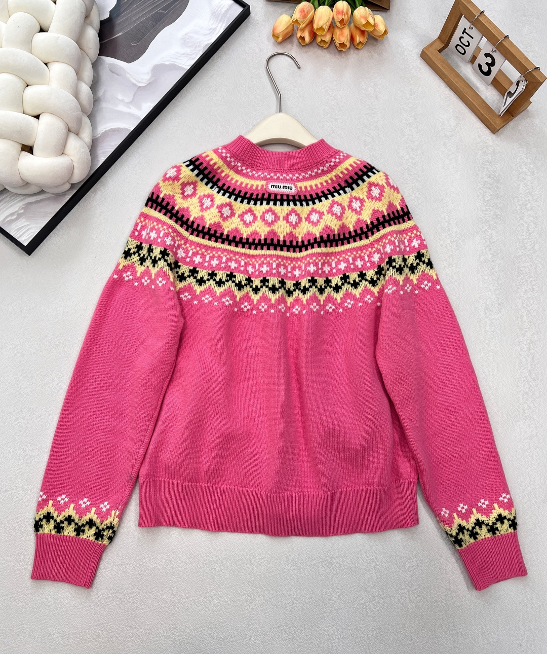 🆕Miumiu2025新款重工钩花圆领开衫，定制YB羊毛纱线织造，质感高级，舒适柔软，圆领长袖针织开衫，