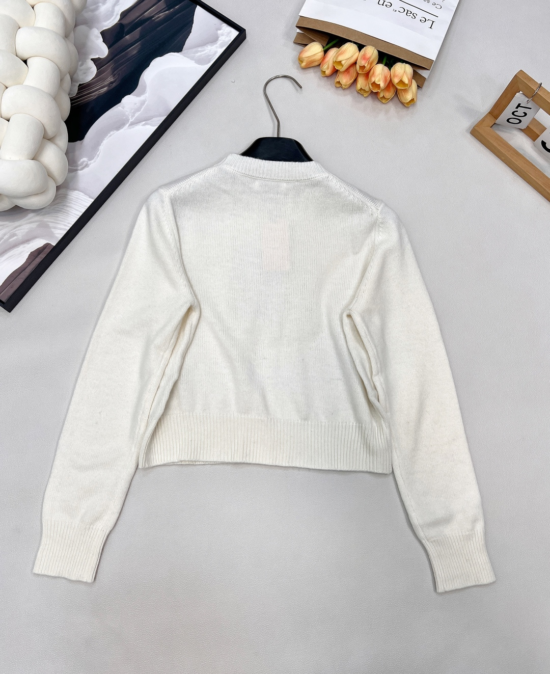 🆕Miumiu字母串珠针织毛衣弥漫复古feel的美式学院风，运动休闲设计糅合摩登女性气质平针针织工艺质感