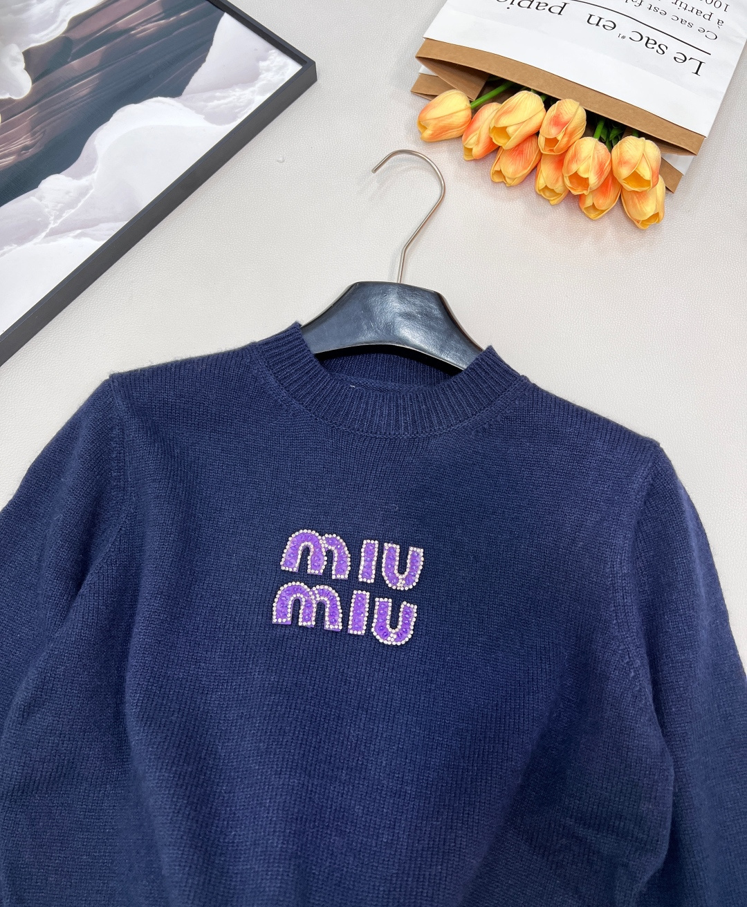 🆕Miumiu字母串珠针织毛衣弥漫复古feel的美式学院风，运动休闲设计糅合摩登女性气质平针针织工艺质感