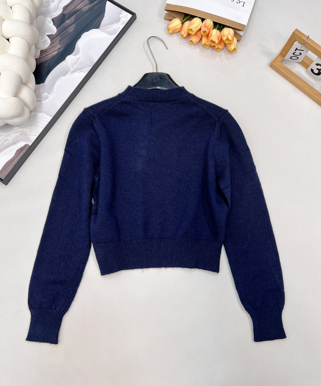 🆕Miumiu字母串珠针织毛衣弥漫复古feel的美式学院风，运动休闲设计糅合摩登女性气质平针针织工艺质感