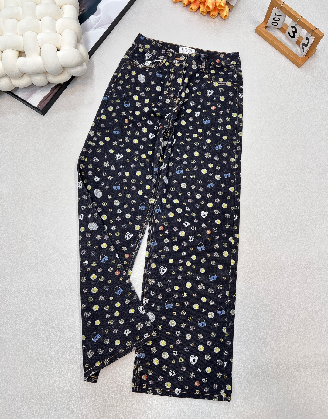 🆕CHANEL新款小香风Chanel 2025B秋冬新款系列，3D打印彩色满印双色黑白牛仔裤👖～大胆的秀