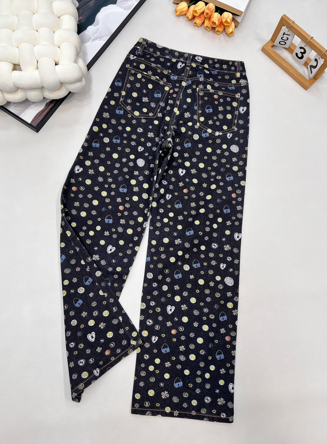 🆕CHANEL新款小香风Chanel 2025B秋冬新款系列，3D打印彩色满印双色黑白牛仔裤👖～大胆的秀