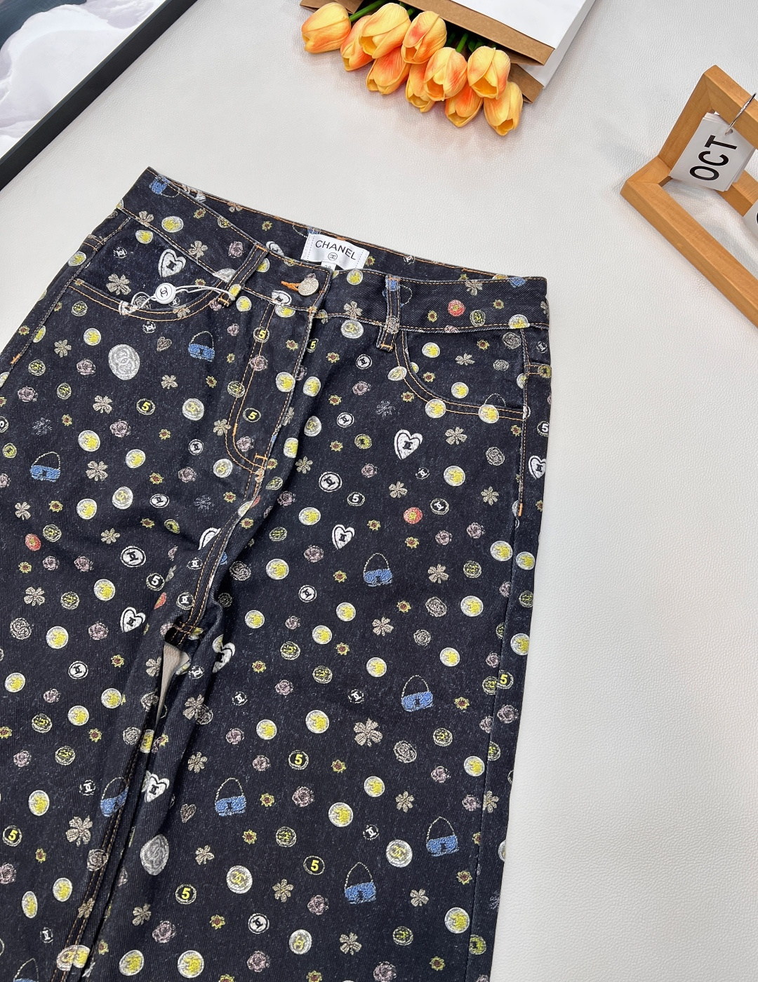 🆕CHANEL新款小香风Chanel 2025B秋冬新款系列，3D打印彩色满印双色黑白牛仔裤👖～大胆的秀