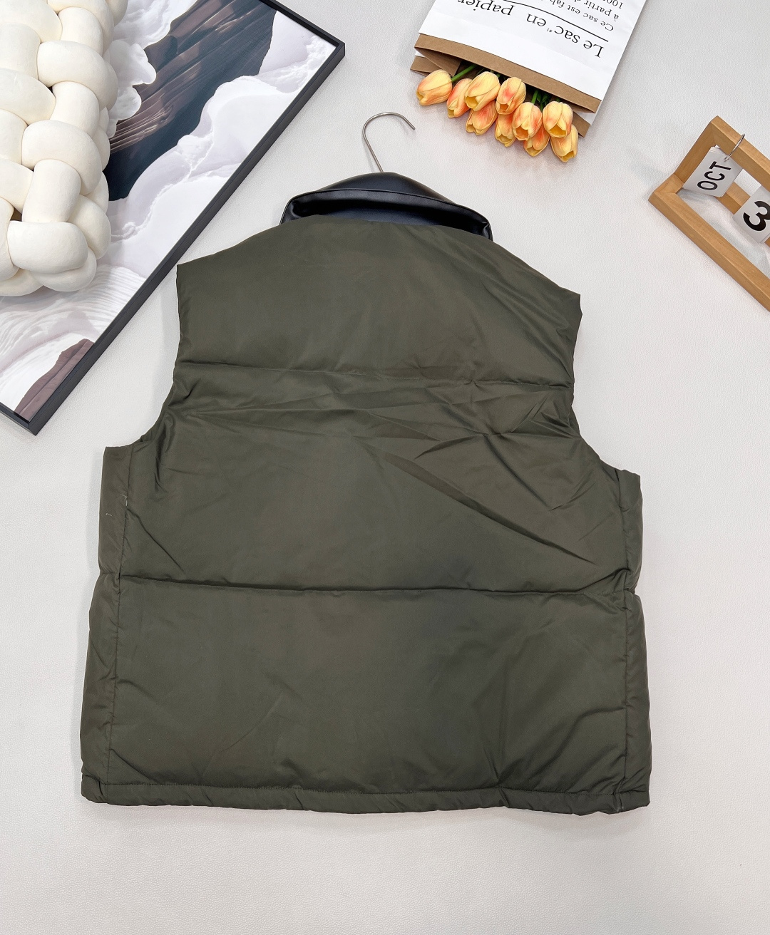 🆕MiuMiu25Fw秋冬新款撞色真牛皮翻领无袖羽绒服马甲丨⚠独家yb开发！高版出品！撞色真牛皮翻领是视