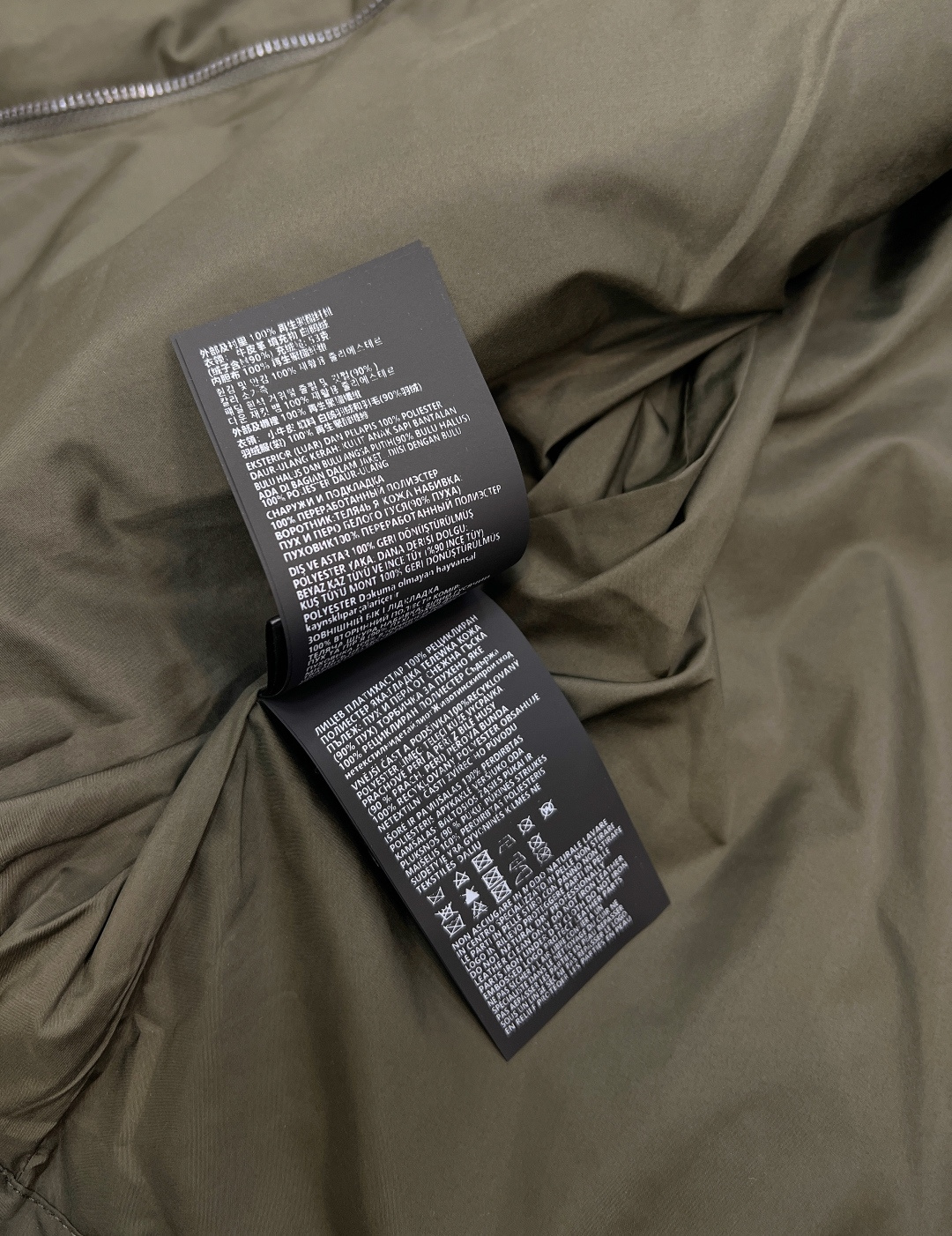 🆕MiuMiu25Fw秋冬新款撞色真牛皮翻领无袖羽绒服马甲丨⚠独家yb开发！高版出品！撞色真牛皮翻领是视