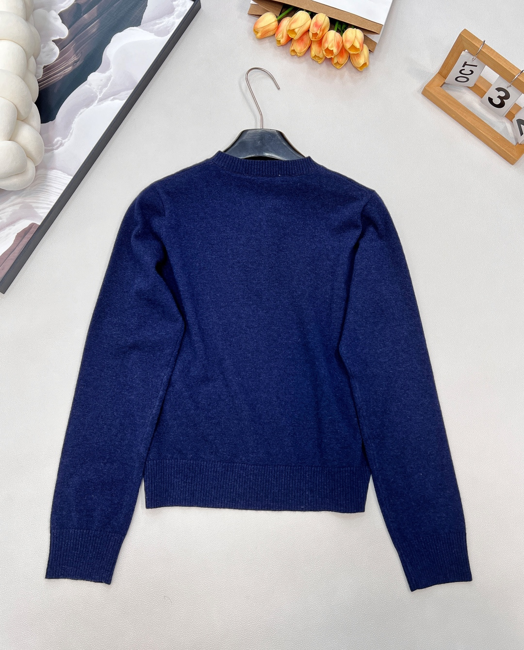 🆕Miumiu2025新款纽扣半开襟针织长袖，定制YB羊毛纱线织造，质感高级，舒适柔软，圆领针织长袖剪裁