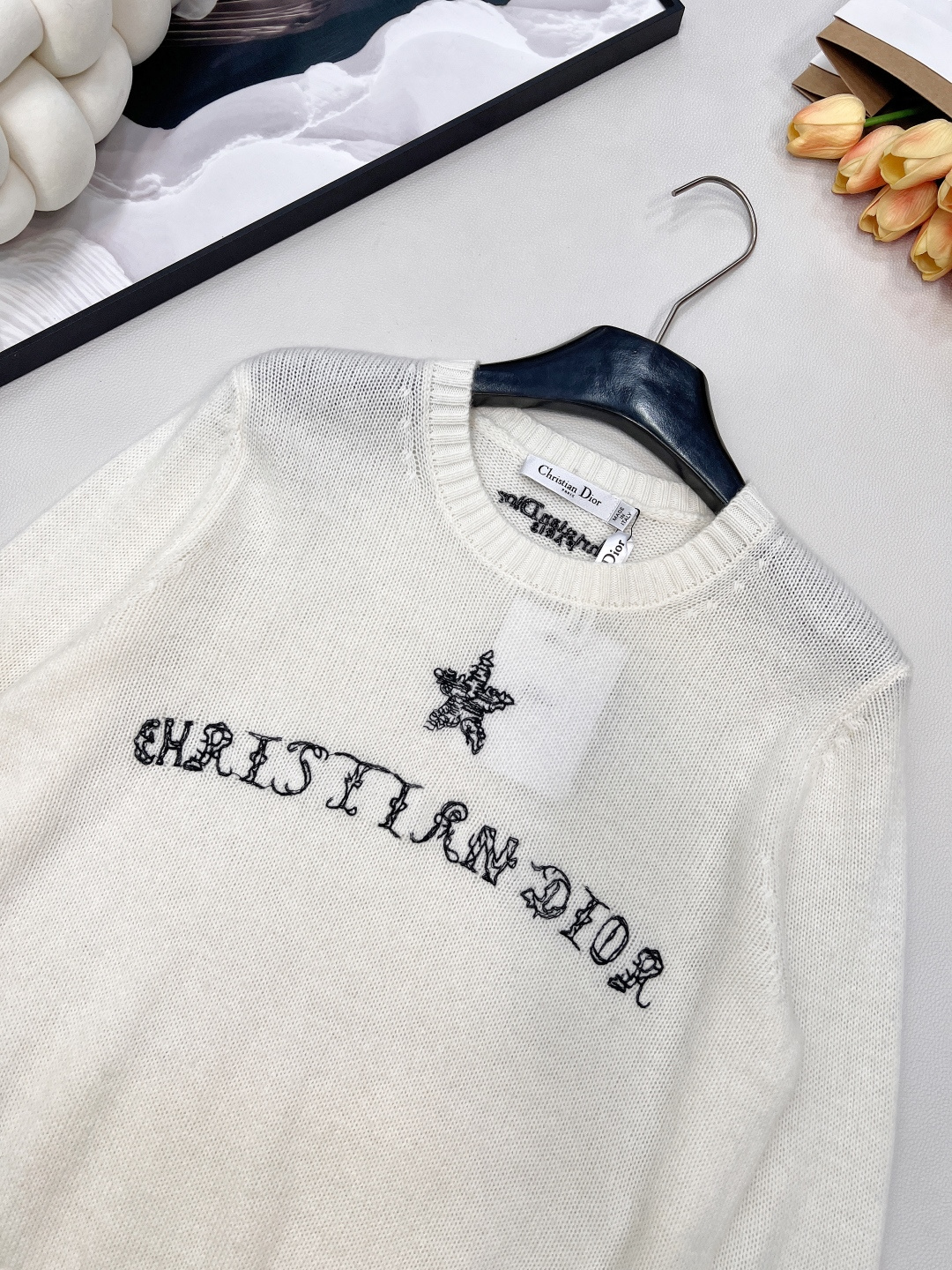 🆕 DIOR 幸运五角星刺绣🪡羊毛针织衫毛衣星光织就的温柔，优雅与浪漫的邂逅以细腻的羊毛羊绒面料与精致的