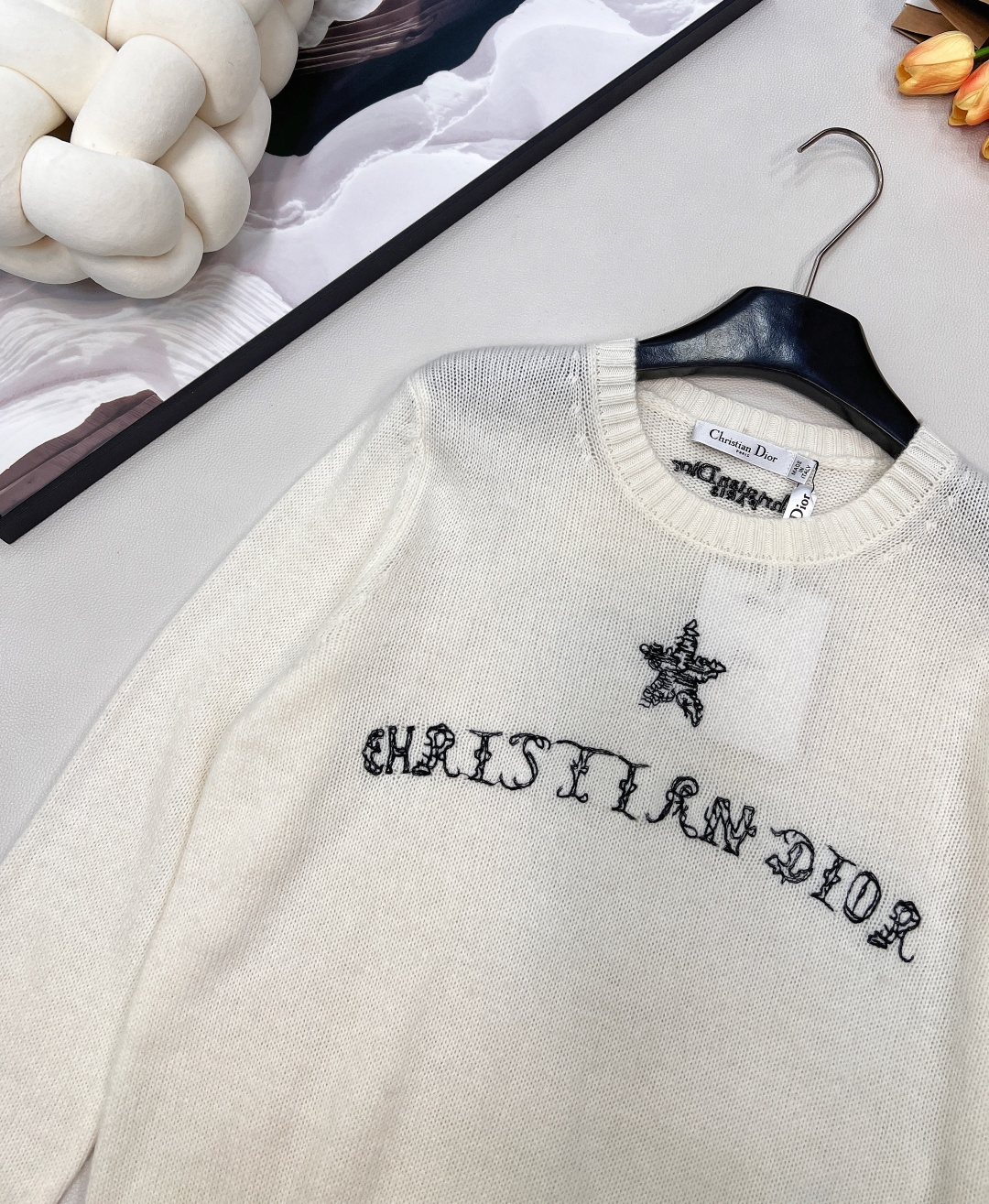 🆕 DIOR 幸运五角星刺绣🪡羊毛针织衫毛衣星光织就的温柔，优雅与浪漫的邂逅以细腻的羊毛羊绒面料与精致的