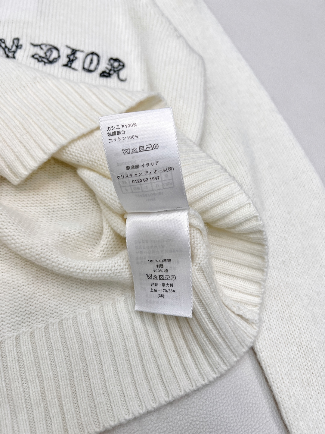 🆕 DIOR 幸运五角星刺绣🪡羊毛针织衫毛衣星光织就的温柔，优雅与浪漫的邂逅以细腻的羊毛羊绒面料与精致的