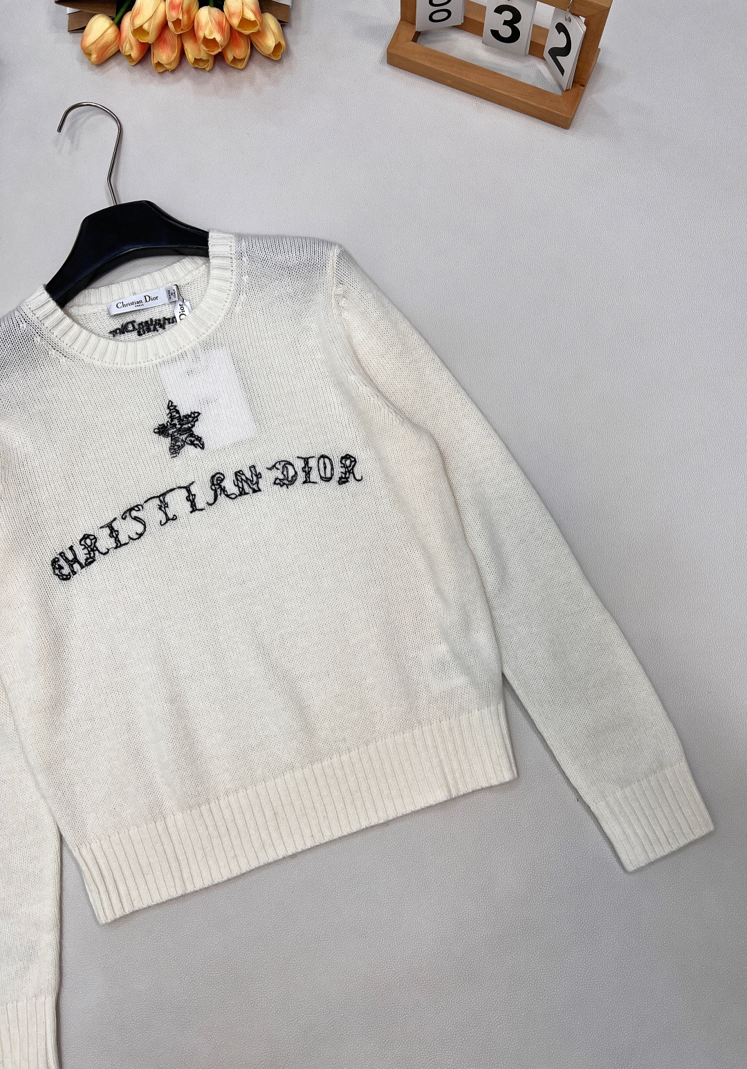 🆕 DIOR 幸运五角星刺绣🪡羊毛针织衫毛衣星光织就的温柔，优雅与浪漫的邂逅以细腻的羊毛羊绒面料与精致的