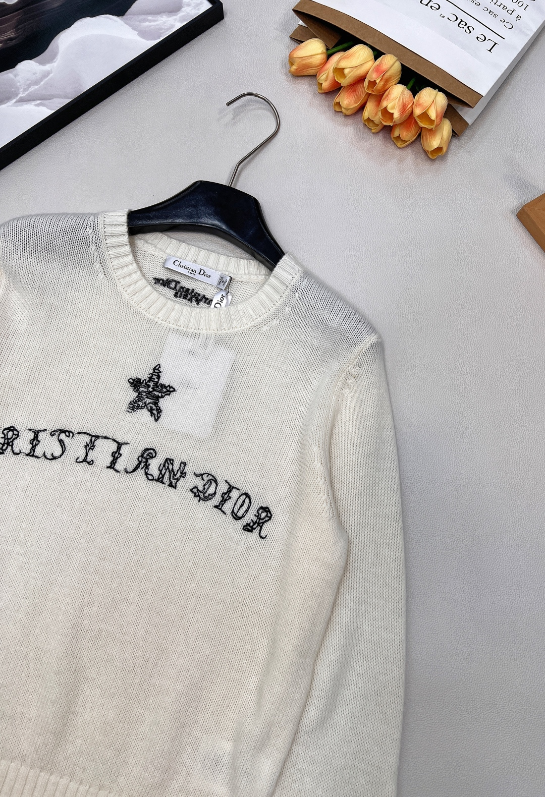 🆕 DIOR 幸运五角星刺绣🪡羊毛针织衫毛衣星光织就的温柔，优雅与浪漫的邂逅以细腻的羊毛羊绒面料与精致的