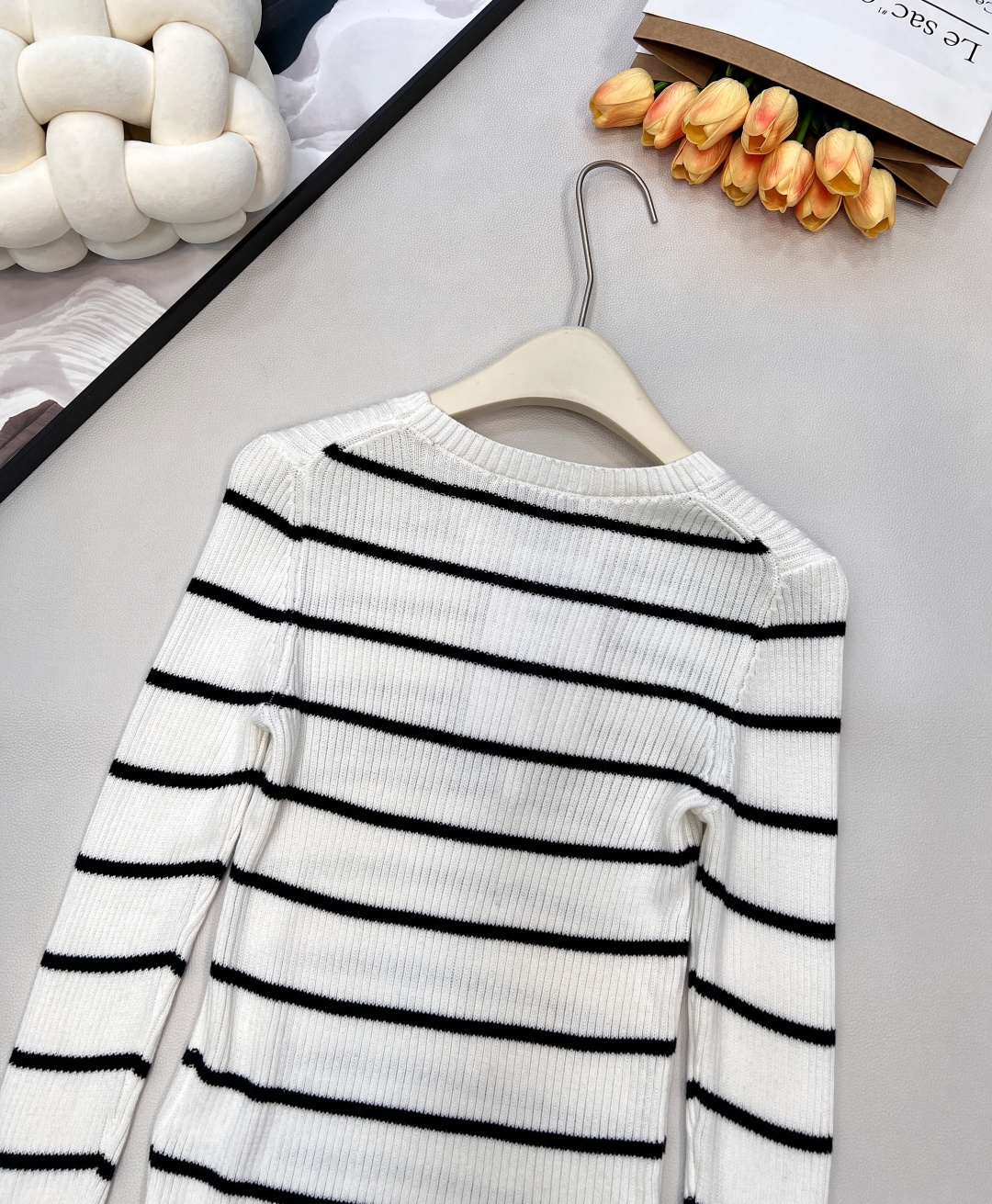 🆕 DIOR 度假⛱️系列条纹针织衫长袖针织衫，缩针弹力比较大，腰部内收，这样比全贴身的更显瘦，满足太多
