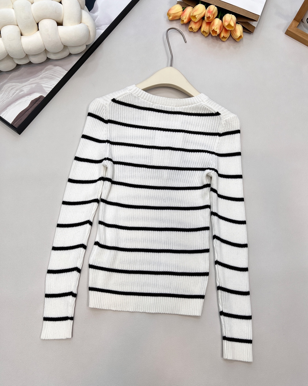 🆕 DIOR 度假⛱️系列条纹针织衫长袖针织衫，缩针弹力比较大，腰部内收，这样比全贴身的更显瘦，满足太多