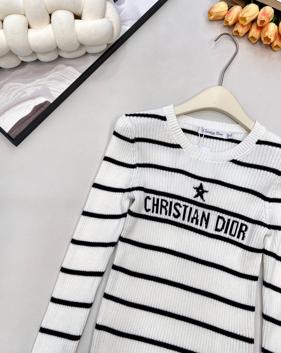 🆕 DIOR 度假⛱️系列条纹针织衫长袖针织衫，缩针弹力比较大，腰部内收，这样比全贴身的更显瘦，满足太多