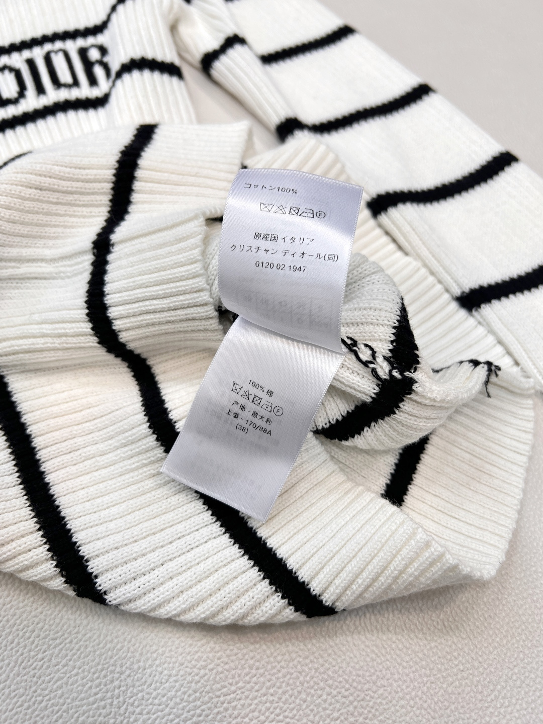 🆕 DIOR 度假⛱️系列条纹针织衫长袖针织衫，缩针弹力比较大，腰部内收，这样比全贴身的更显瘦，满足太多