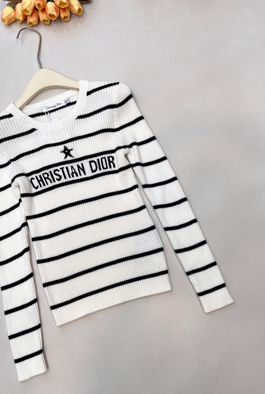 🆕 DIOR 度假⛱️系列条纹针织衫长袖针织衫，缩针弹力比较大，腰部内收，这样比全贴身的更显瘦，满足太多