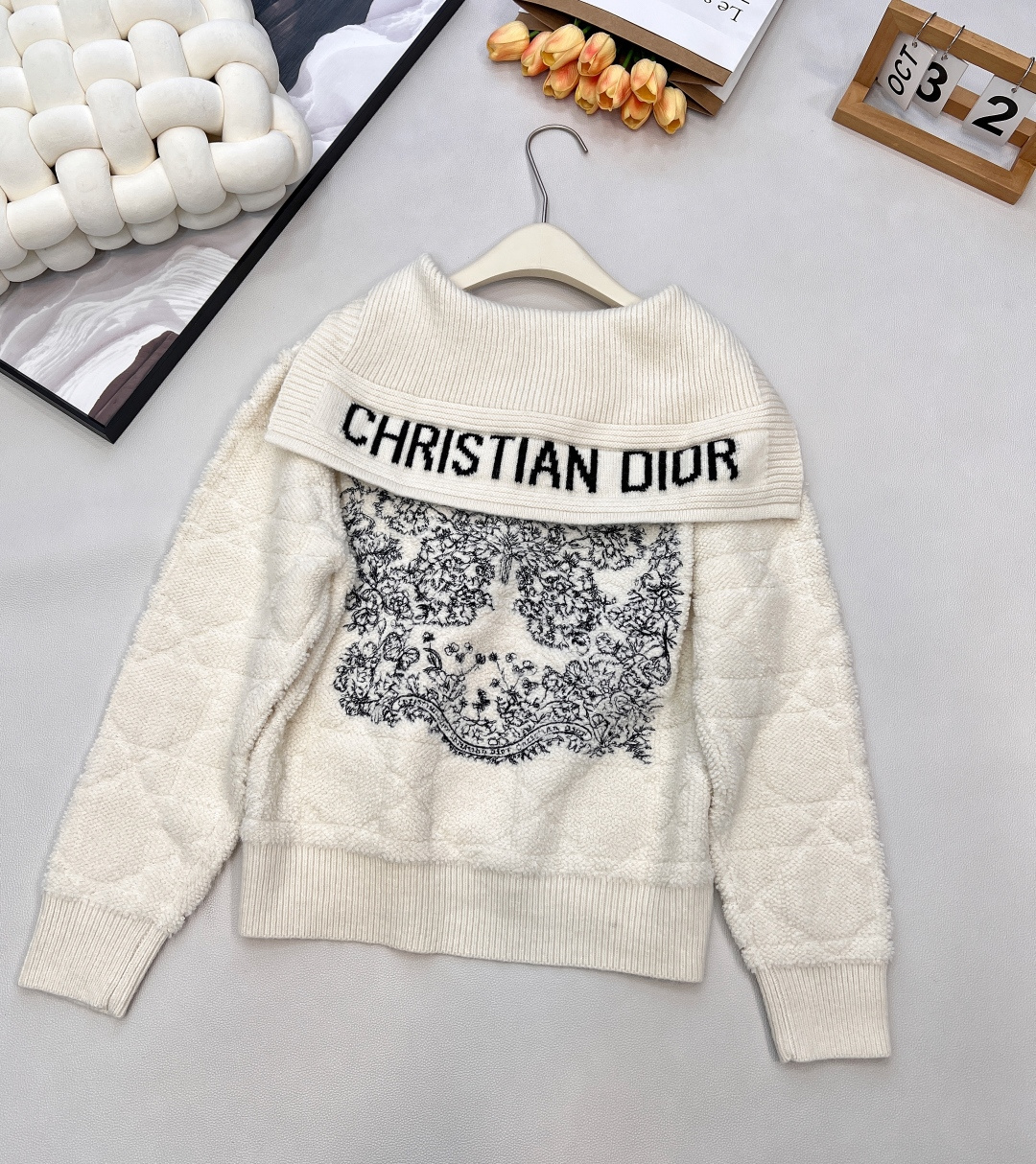 🆕Dior 秋冬新品海军大翻领开衫毛衣超级火爆经典系列来，经典藤条纹纹路清晰 毛绒紧密厚实 宽松廓形 简
