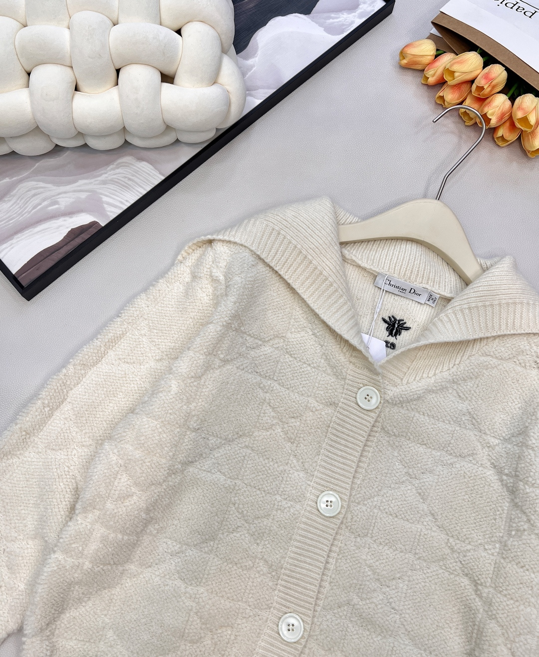 🆕Dior 秋冬新品海军大翻领开衫毛衣超级火爆经典系列来，经典藤条纹纹路清晰 毛绒紧密厚实 宽松廓形 简