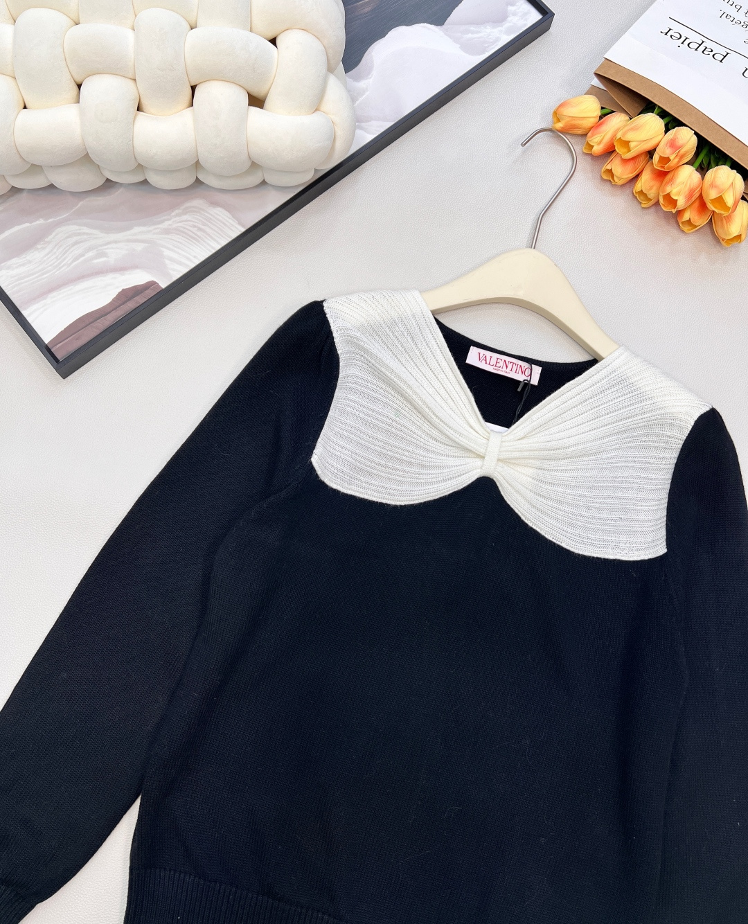 🆕Valentino2025新款立体蝴蝶结套头针织毛衣，定制YB羊毛纱线织造 柔软舒适 洋气显瘦 圆领套