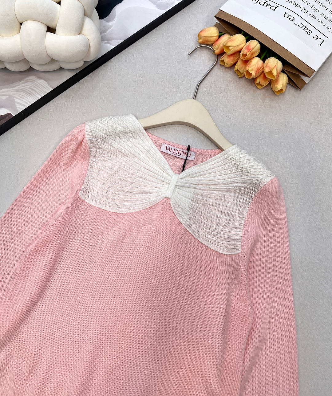 🆕Valentino2025新款立体蝴蝶结套头针织毛衣，定制YB羊毛纱线织造 柔软舒适 洋气显瘦 圆领套