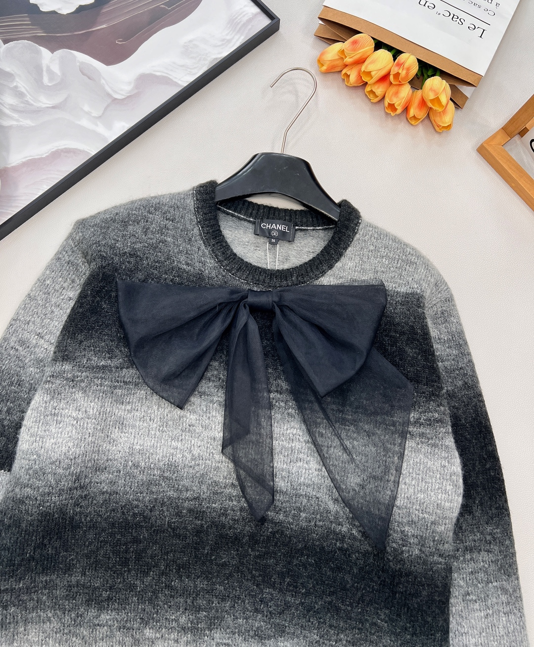 🆕Chanel2025新款网纱蝴蝶结晕染圆领毛衣，定制YB羊绒纱线织造，舒适保暖，毛感明显，圆领毛衣宽松