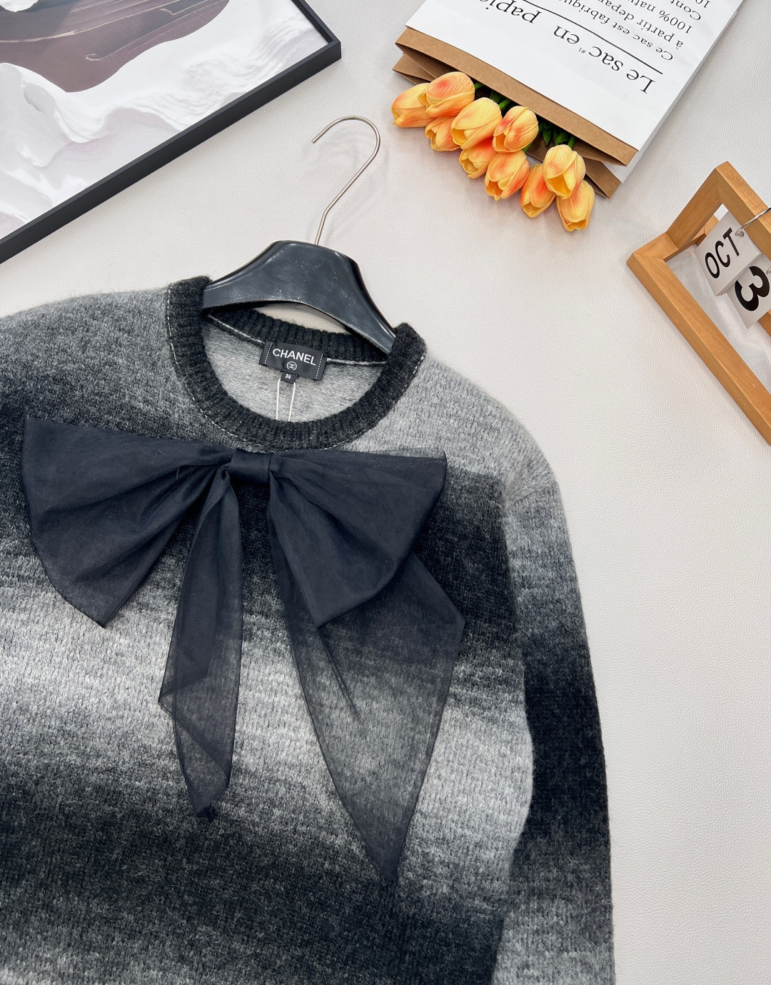 🆕Chanel2025新款网纱蝴蝶结晕染圆领毛衣，定制YB羊绒纱线织造，舒适保暖，毛感明显，圆领毛衣宽松