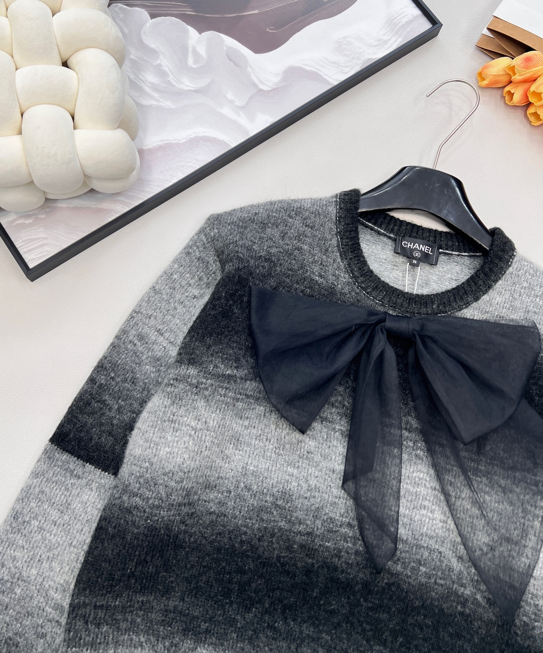 🆕Chanel2025新款网纱蝴蝶结晕染圆领毛衣，定制YB羊绒纱线织造，舒适保暖，毛感明显，圆领毛衣宽松
