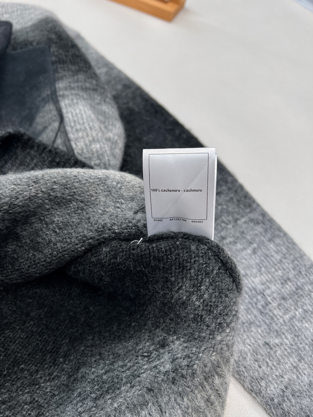 🆕Chanel2025新款网纱蝴蝶结晕染圆领毛衣，定制YB羊绒纱线织造，舒适保暖，毛感明显，圆领毛衣宽松