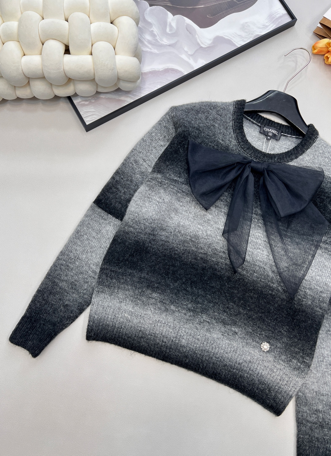 🆕Chanel2025新款网纱蝴蝶结晕染圆领毛衣，定制YB羊绒纱线织造，舒适保暖，毛感明显，圆领毛衣宽松