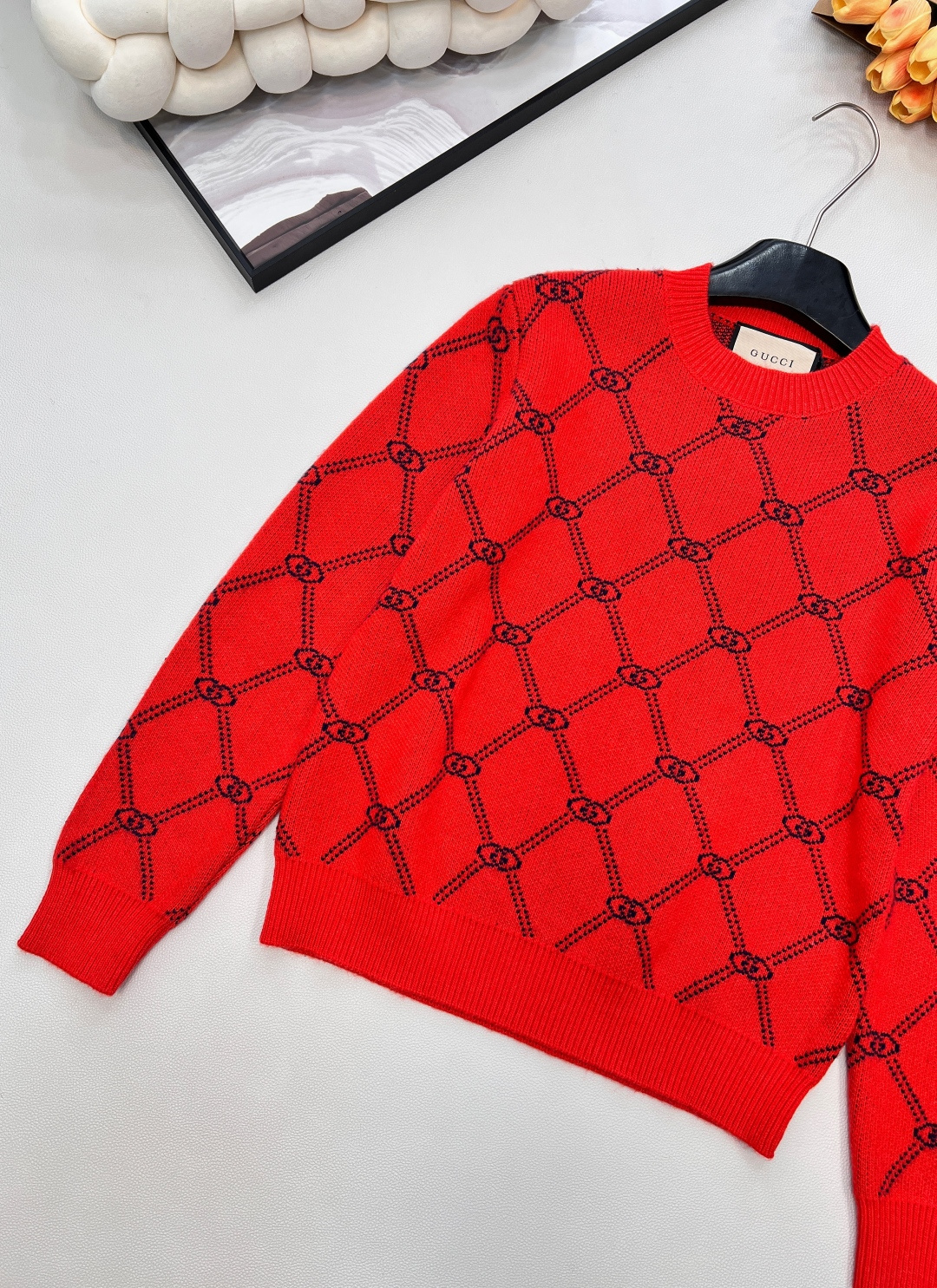 🆕 GUCCI 新年红提花老花毛衣针织衫新年限定红色节日氛围感 双G字母撞色羊毛纱线质感细腻柔软 经典休