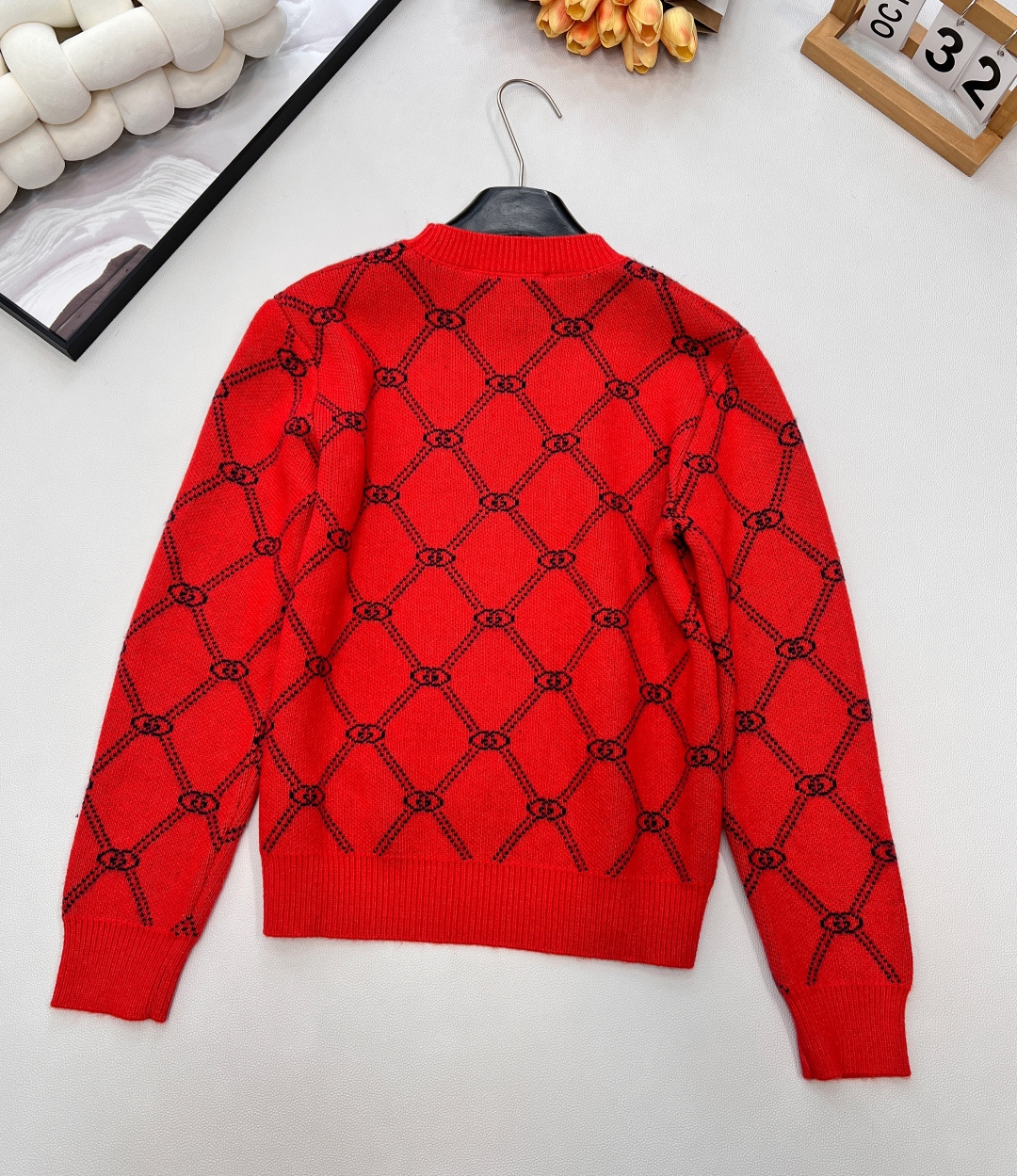 🆕 GUCCI 新年红提花老花毛衣针织衫新年限定红色节日氛围感 双G字母撞色羊毛纱线质感细腻柔软 经典休