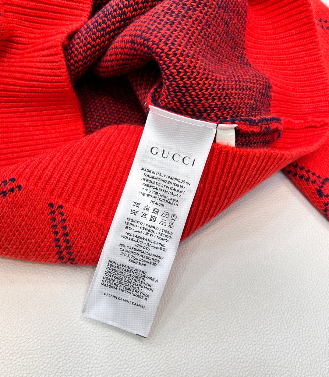 🆕 GUCCI 新年红提花老花毛衣针织衫新年限定红色节日氛围感 双G字母撞色羊毛纱线质感细腻柔软 经典休