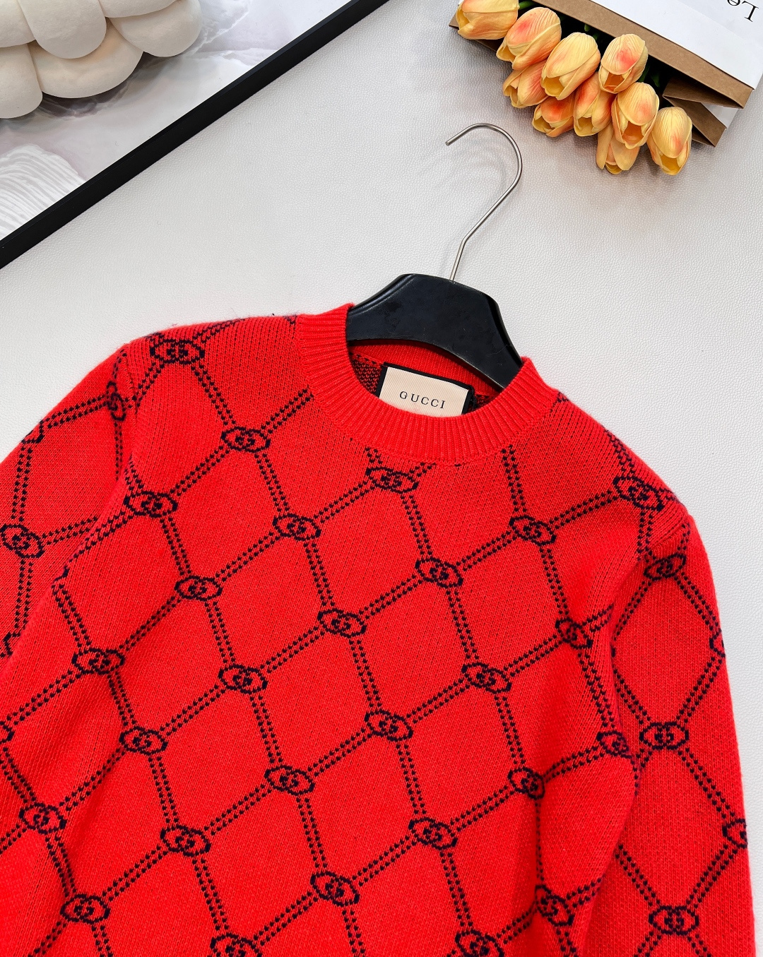 🆕 GUCCI 新年红提花老花毛衣针织衫新年限定红色节日氛围感 双G字母撞色羊毛纱线质感细腻柔软 经典休