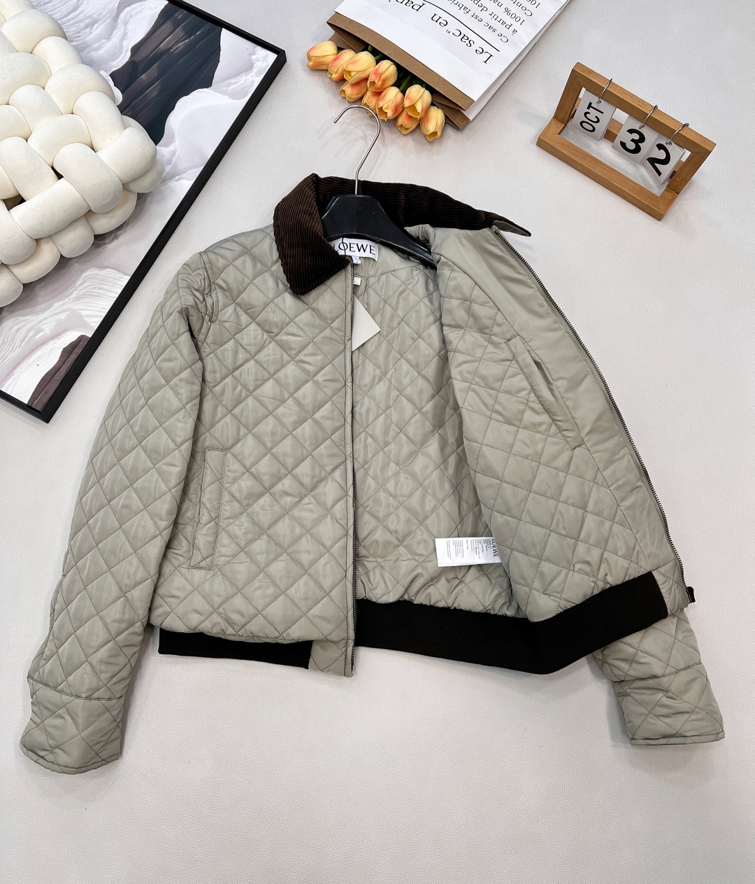 🆕Loewe2025新款灯芯绒领菱格纹棉服外套，定制YB防风防水尼龙材质，羽绒棉填充内里，整件轻盈保暖，