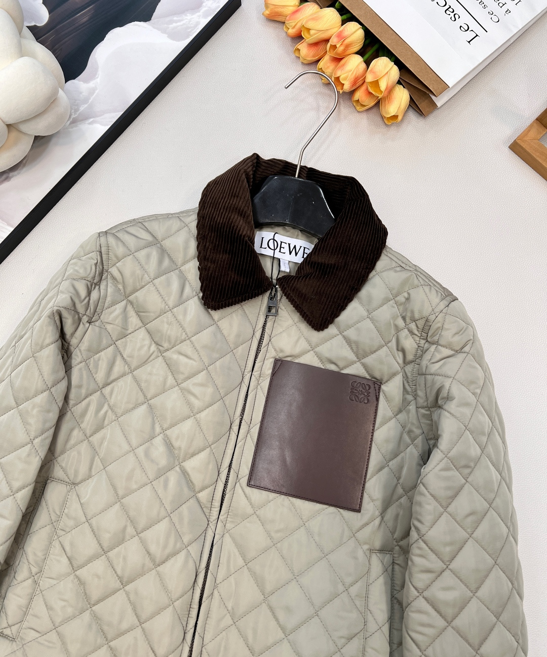 🆕Loewe2025新款灯芯绒领菱格纹棉服外套，定制YB防风防水尼龙材质，羽绒棉填充内里，整件轻盈保暖，