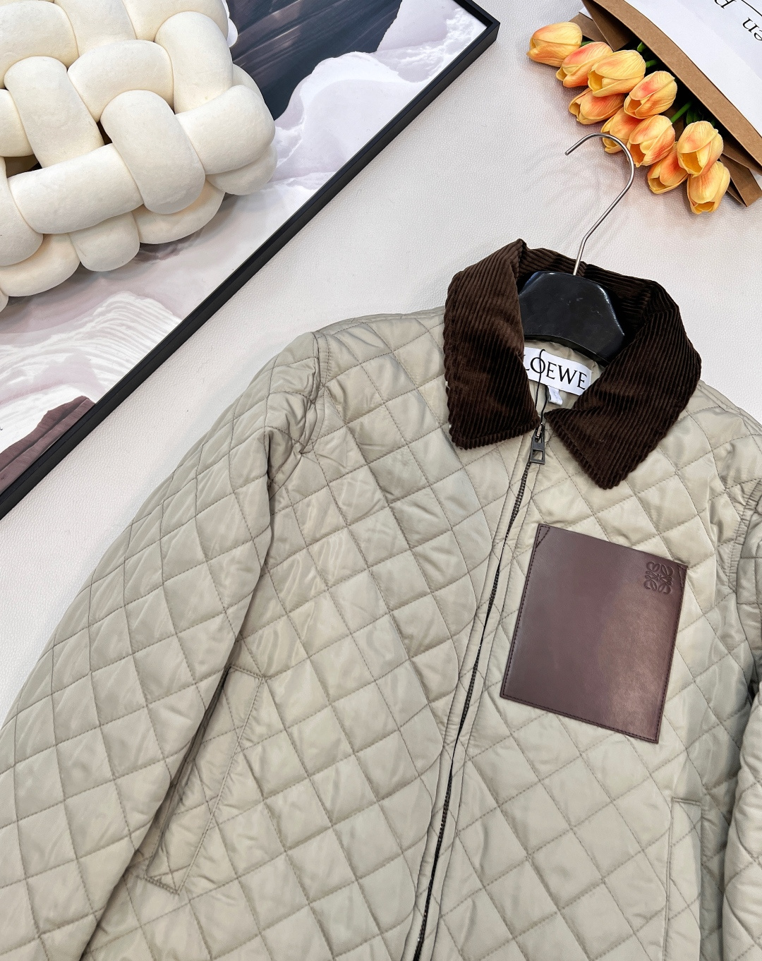 🆕Loewe2025新款灯芯绒领菱格纹棉服外套，定制YB防风防水尼龙材质，羽绒棉填充内里，整件轻盈保暖，