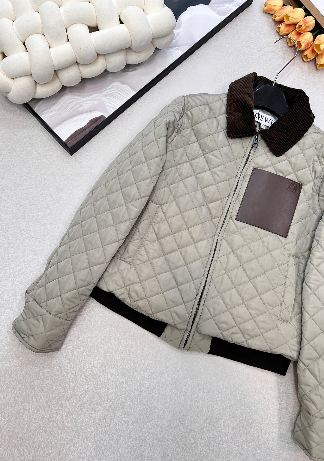 🆕Loewe2025新款灯芯绒领菱格纹棉服外套，定制YB防风防水尼龙材质，羽绒棉填充内里，整件轻盈保暖，