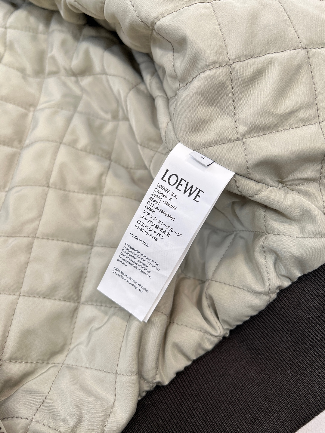 🆕Loewe2025新款灯芯绒领菱格纹棉服外套，定制YB防风防水尼龙材质，羽绒棉填充内里，整件轻盈保暖，