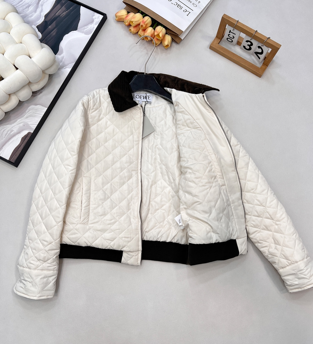 🆕Loewe2025新款灯芯绒领菱格纹棉服外套，定制YB防风防水尼龙材质，羽绒棉填充内里，整件轻盈保暖，