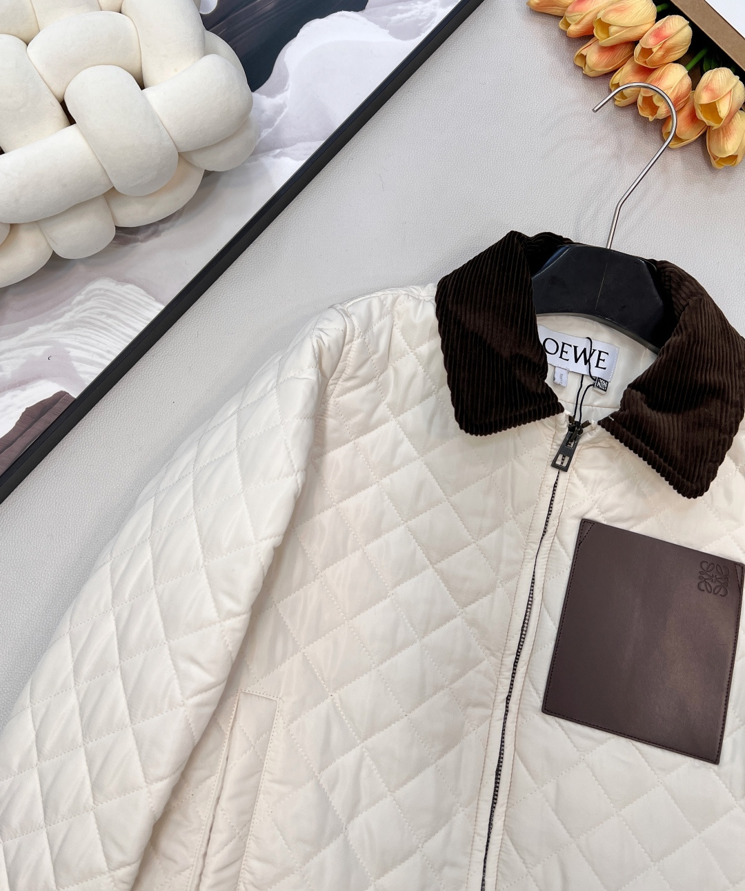 🆕Loewe2025新款灯芯绒领菱格纹棉服外套，定制YB防风防水尼龙材质，羽绒棉填充内里，整件轻盈保暖，