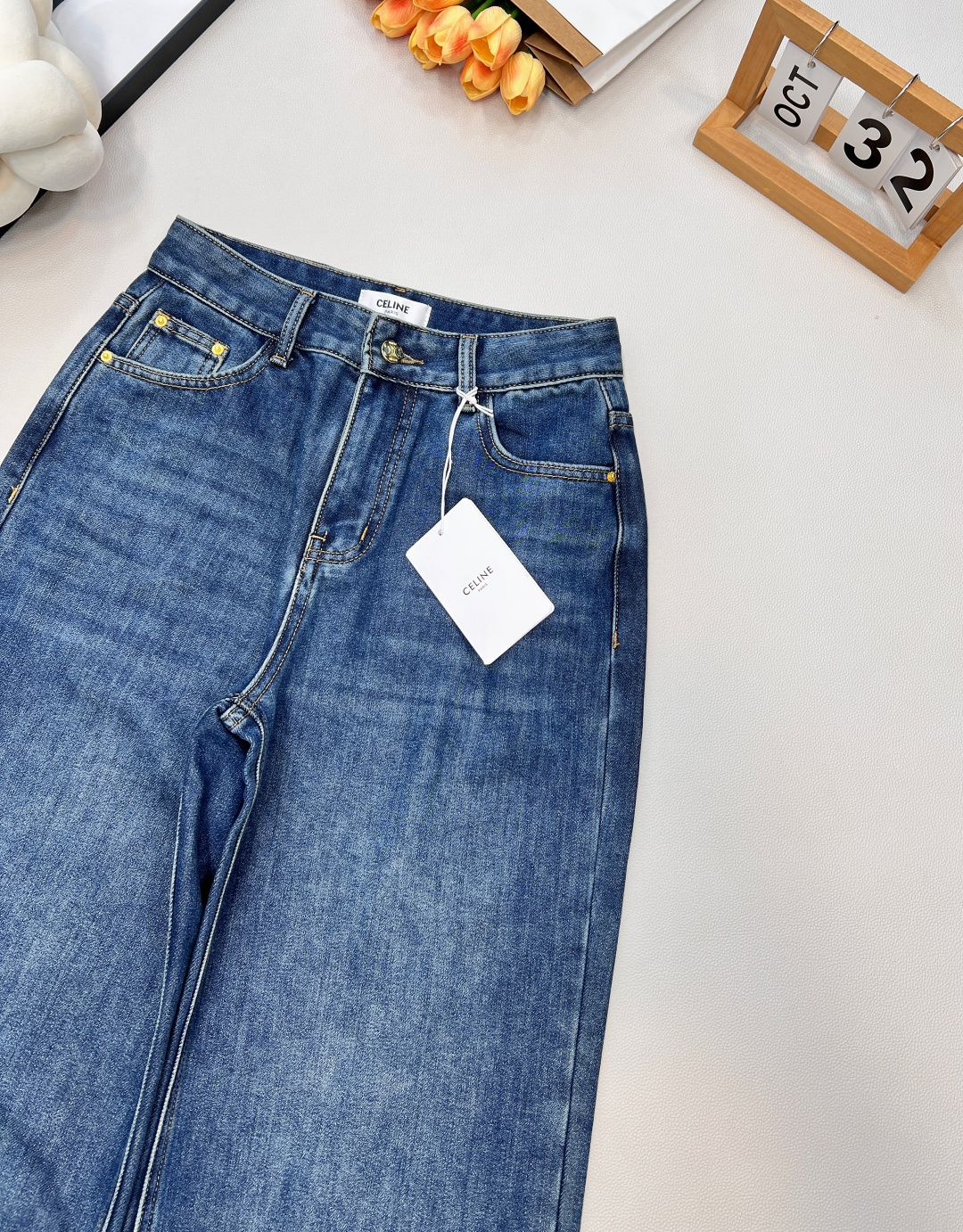 🆕CELINE新款后袋贴布绣抓毛牛仔裤，高端牛仔棉面料，软的牛仔面料质地舒适，内里抓毛设计，上身柔软，面