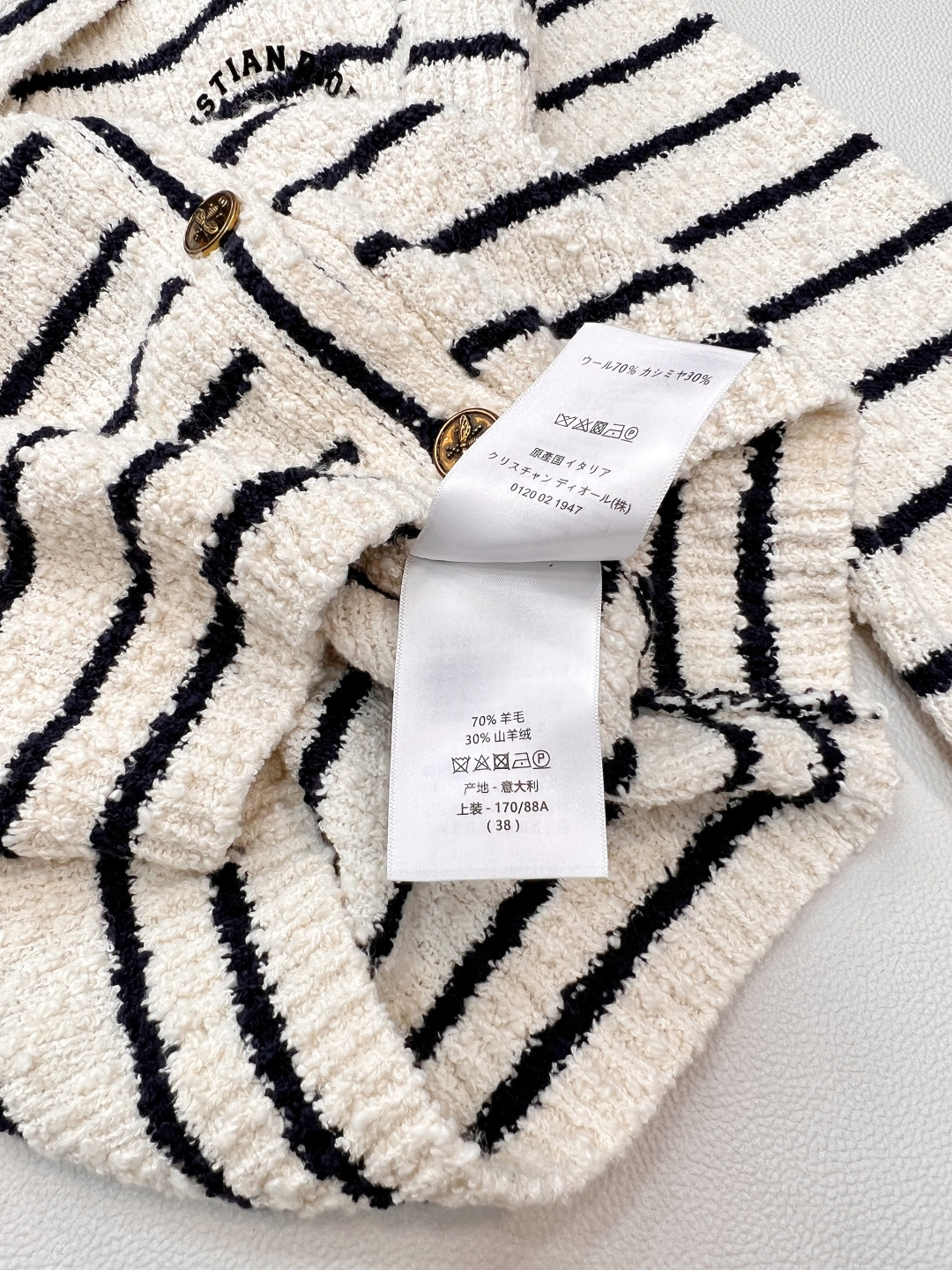 🆕Dior2025新款披肩翻领针织条纹开衫，定制YB棉毛纱线织造，柔软细腻，质感舒适，披肩翻领开衫剪裁，