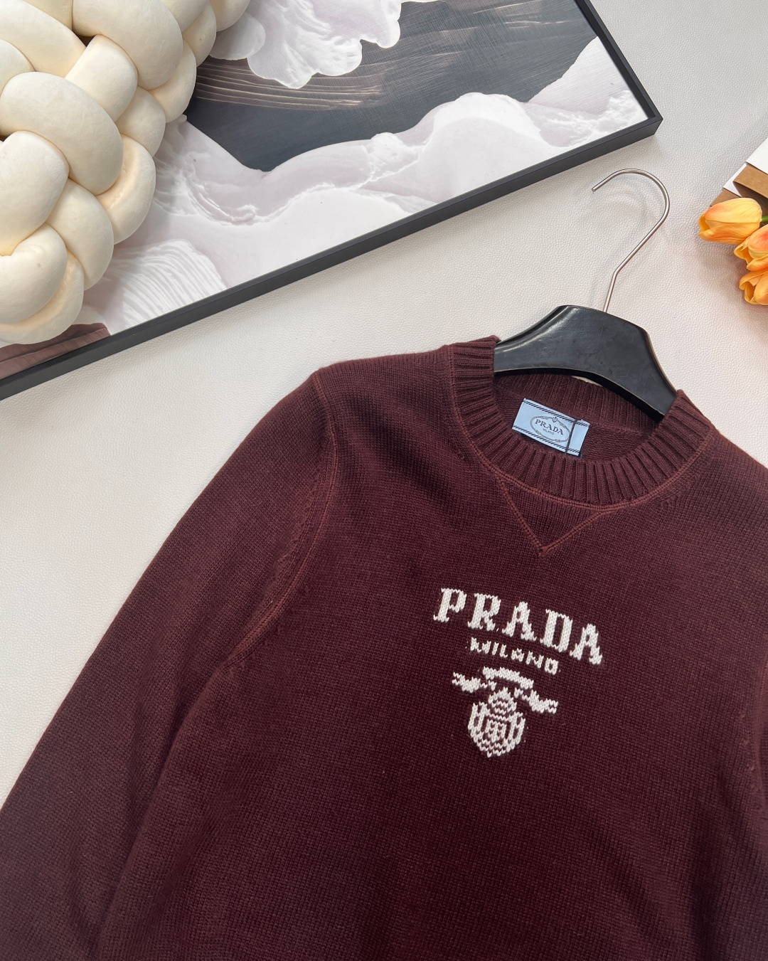 🆕Prada普拉达新款字母徽标毛衣，经典了而且上身超舒服 面料超鸡柔软 绝了小短款的款式很显瘦显小小一只