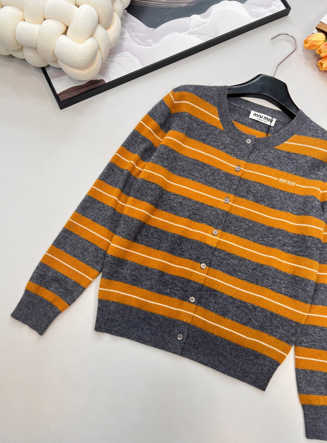 🆕Miumiu25Fw早秋新款 撞色条纹羊绒针织开衫丨⚠独家高版出品！山羊绒混纺面料，自带云朵般的轻软蓬