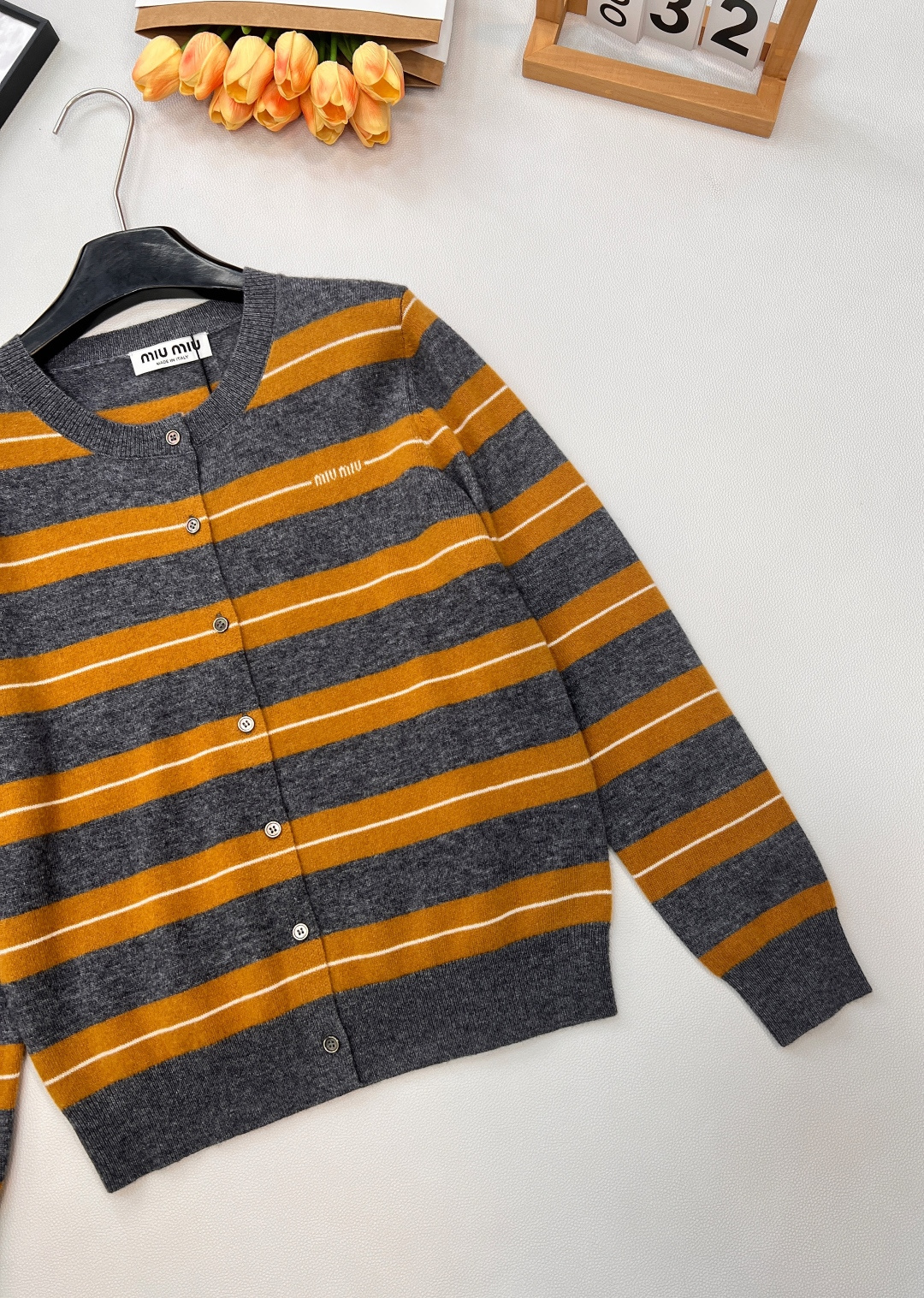 🆕Miumiu25Fw早秋新款 撞色条纹羊绒针织开衫丨⚠独家高版出品！山羊绒混纺面料，自带云朵般的轻软蓬